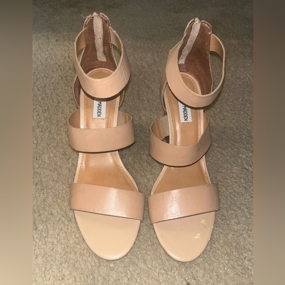 NWOB *Flawed* STEVE MADDEN Kadenn Strappy Wedges - Tan - 10M - Picture 5 of 9